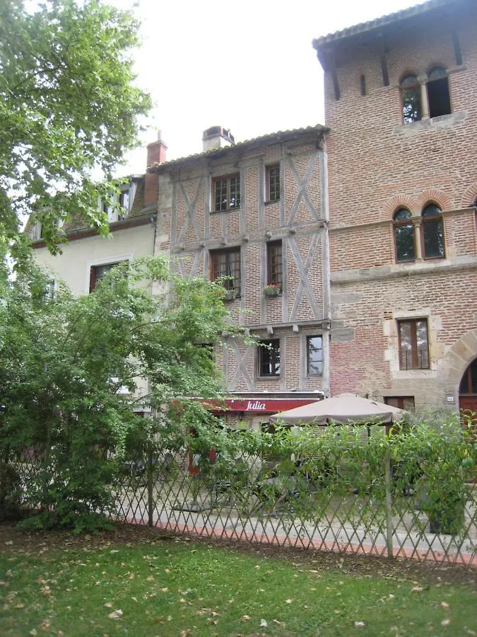 Coeur Historique Appartement T3 Dans Batisse Xveme カオール