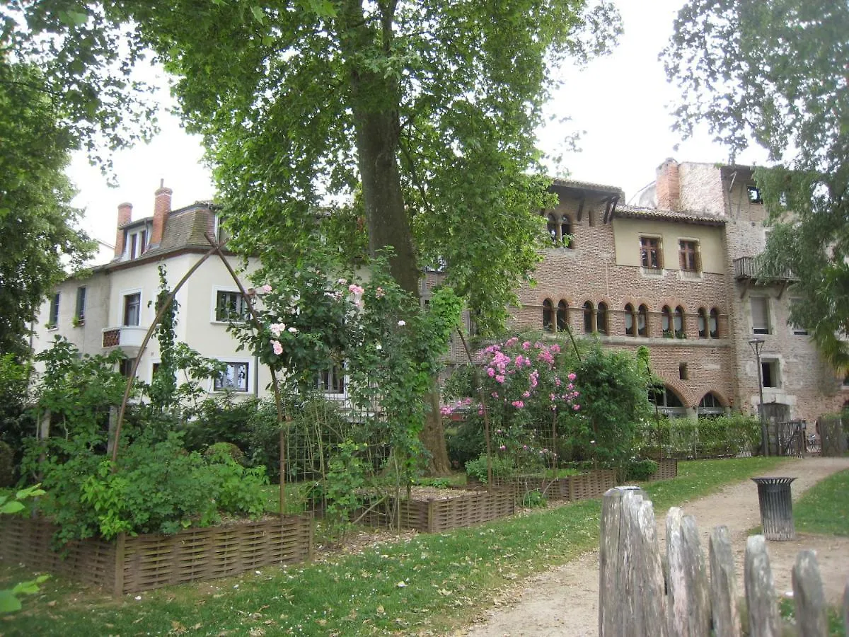 Coeur Historique Appartement T3 Dans Batisse Xveme カオール 0*,  フランス